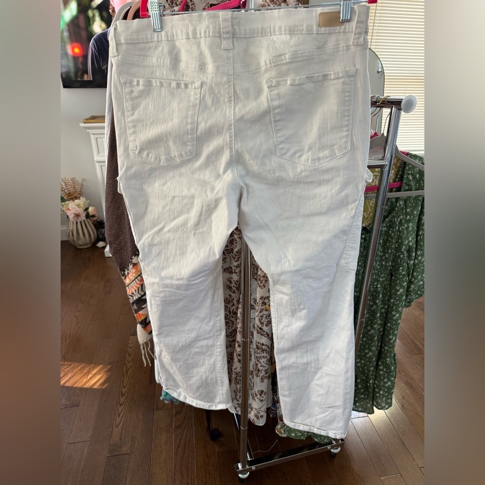WoMen's White Cargo Pants - Picture 6 of 6